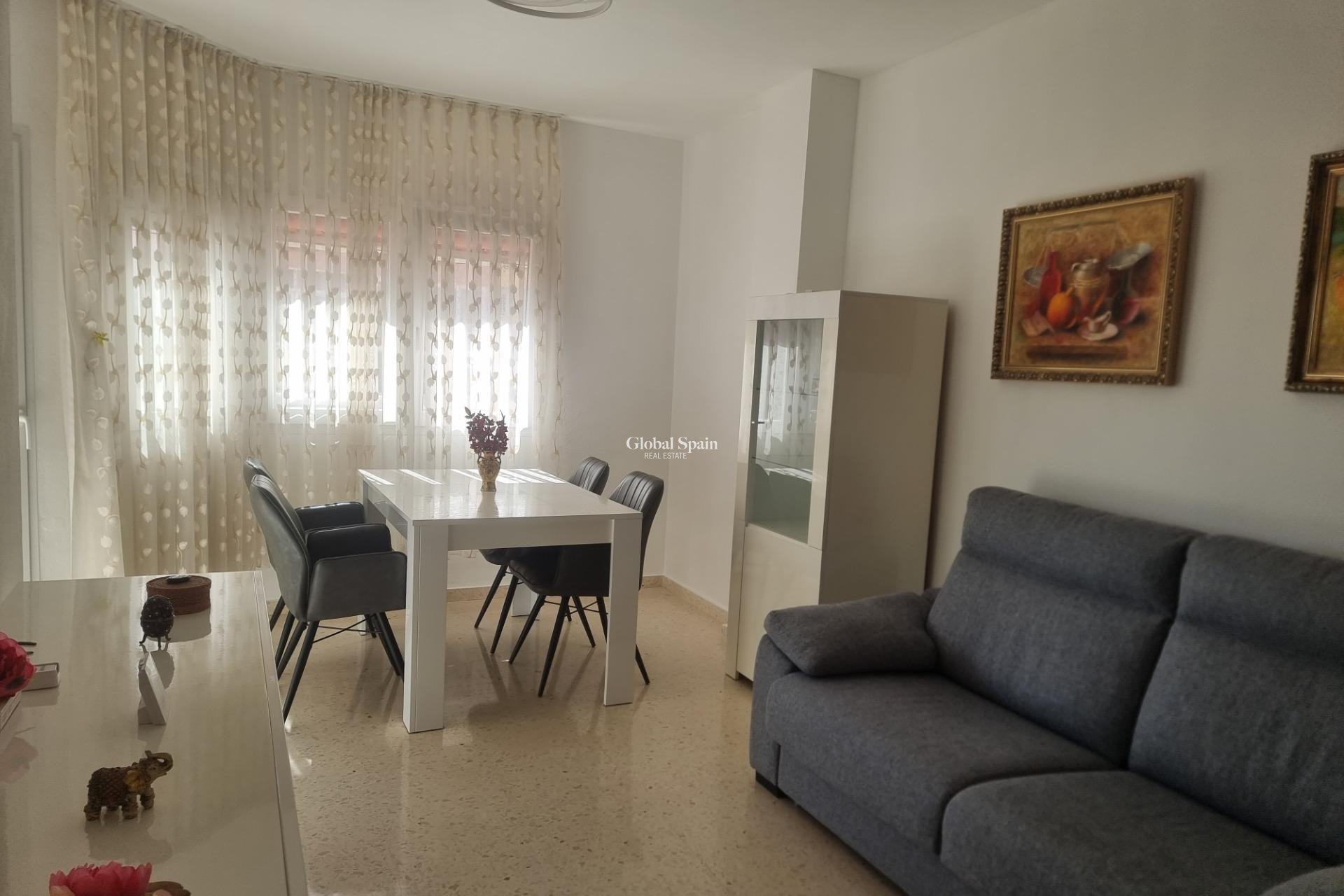 Revente - APPARTEMENT -
TORREVIEJA - Playa de los Locos