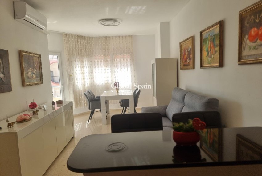 Revente - APPARTEMENT -
TORREVIEJA - Playa de los Locos