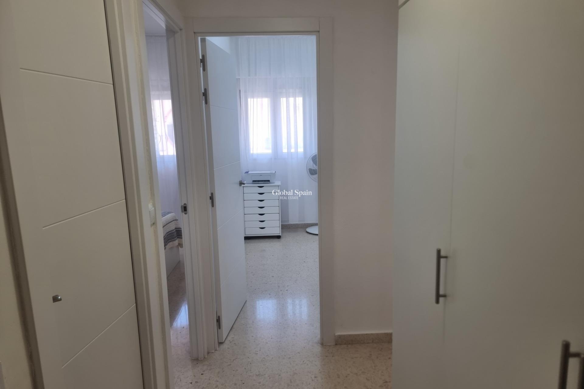 Revente - APPARTEMENT -
TORREVIEJA - Playa de los Locos