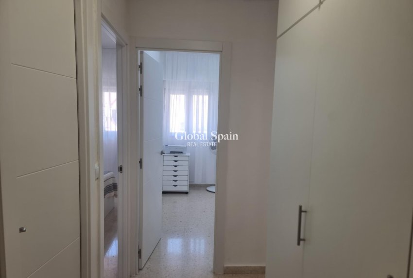 Revente - APPARTEMENT -
TORREVIEJA - Playa de los Locos