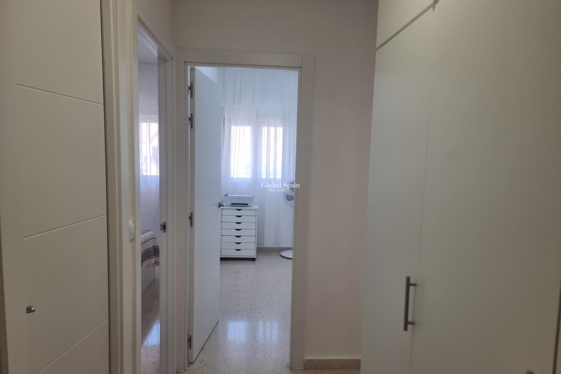 Revente - APPARTEMENT -
TORREVIEJA - Playa de los Locos