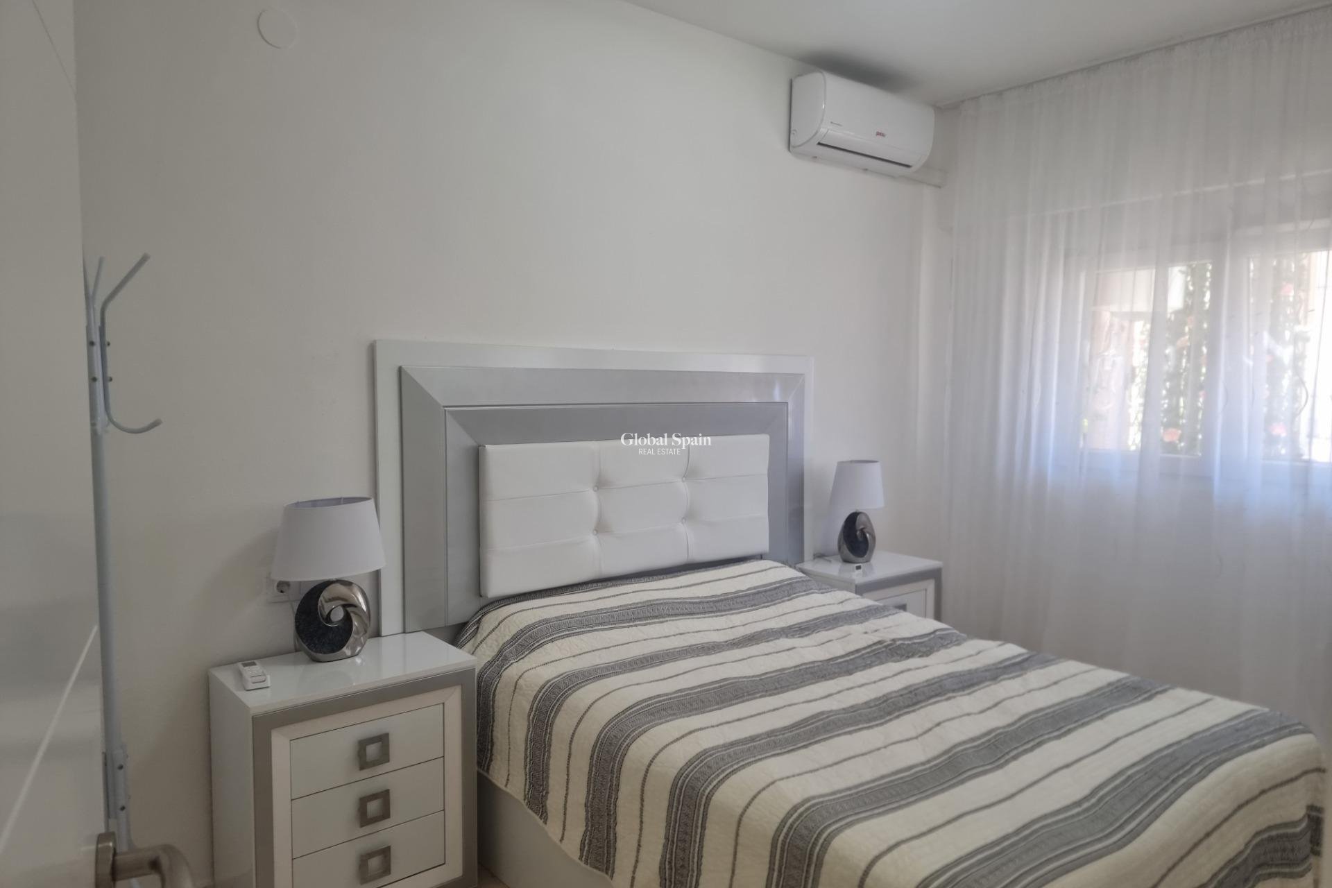 Revente - APPARTEMENT -
TORREVIEJA - Playa de los Locos