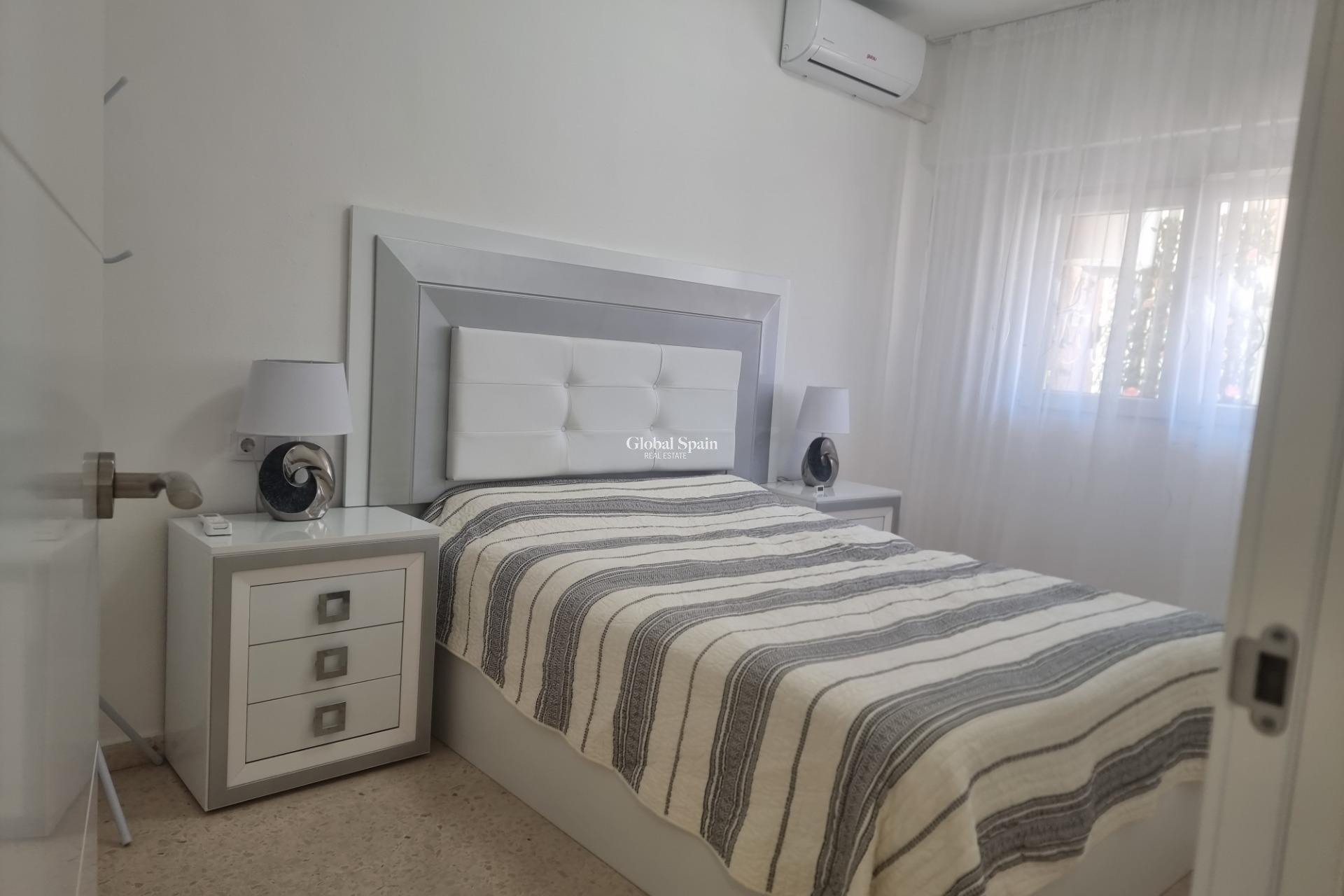 Revente - APPARTEMENT -
TORREVIEJA - Playa de los Locos