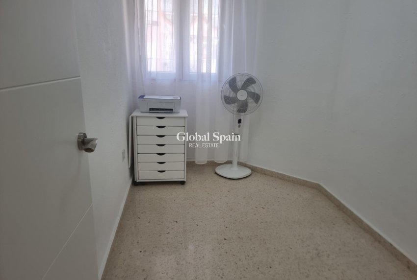 Revente - APPARTEMENT -
TORREVIEJA - Playa de los Locos