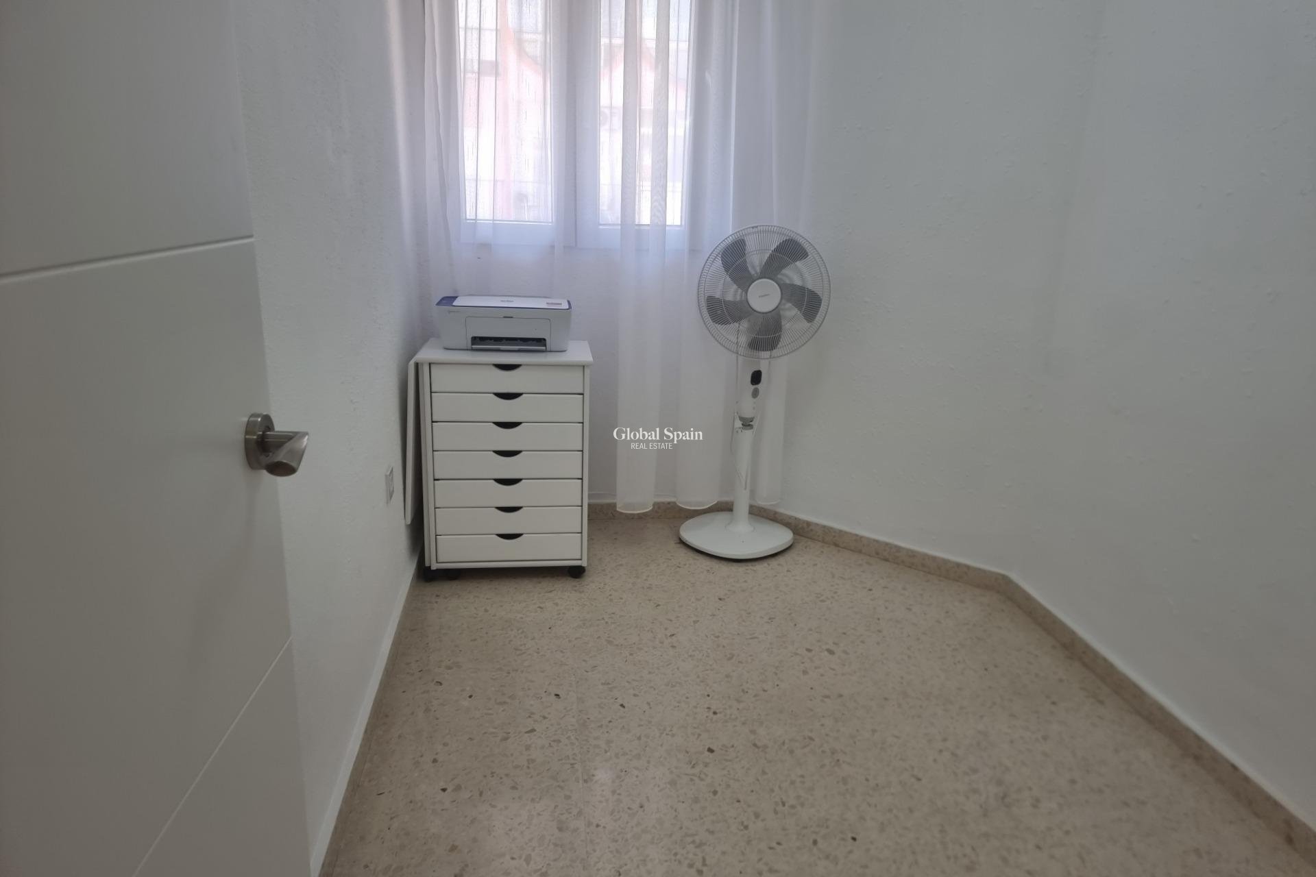 Revente - APPARTEMENT -
TORREVIEJA - Playa de los Locos