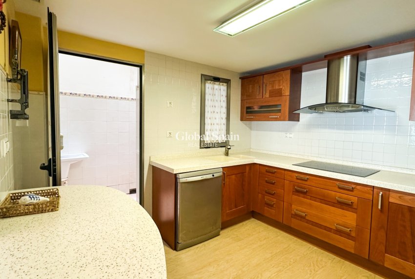 Revente - APPARTEMENT -
TORREVIEJA - Playa de los Locos
