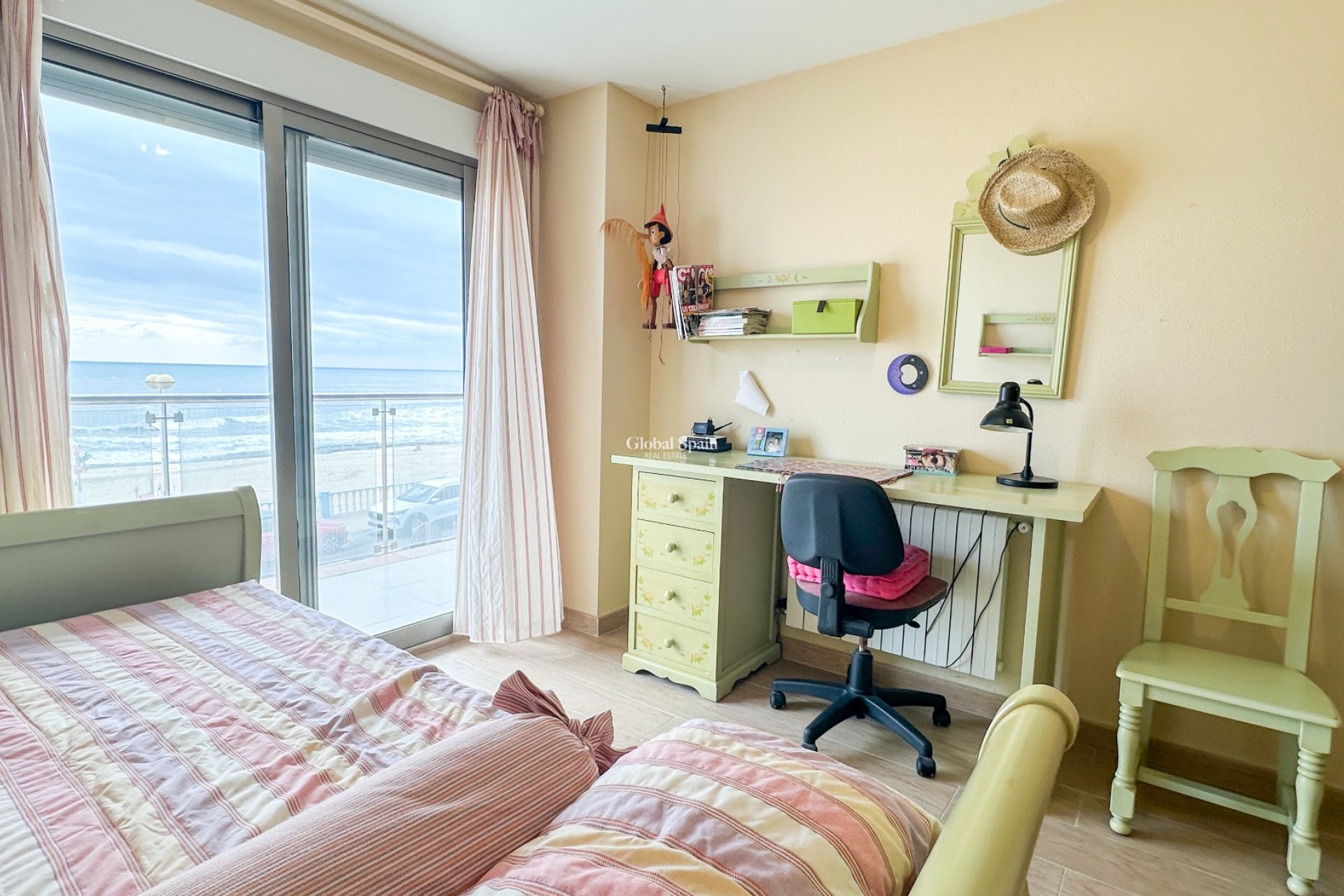 Revente - APPARTEMENT -
TORREVIEJA - Playa de los Locos