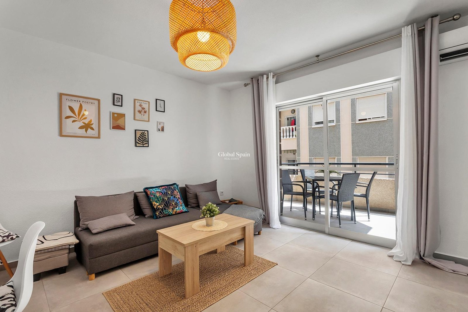 Revente - APPARTEMENT -
TORREVIEJA - Playa de los Locos
