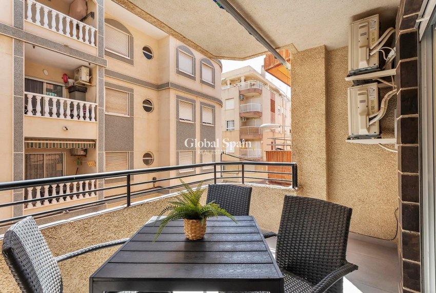 Revente - APPARTEMENT -
TORREVIEJA - Playa de los Locos