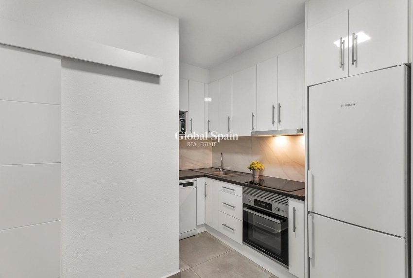 Revente - APPARTEMENT -
TORREVIEJA - Playa de los Locos