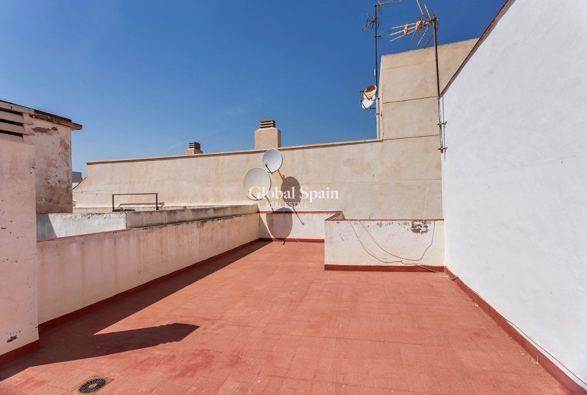 Revente - APPARTEMENT -
TORREVIEJA - Playa de los Locos