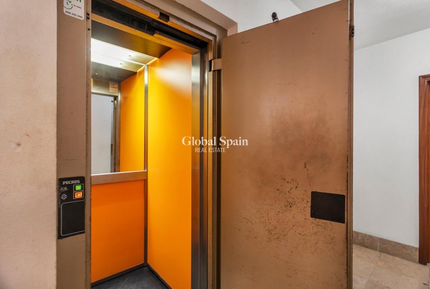 Revente - APPARTEMENT -
TORREVIEJA - Playa de los Locos