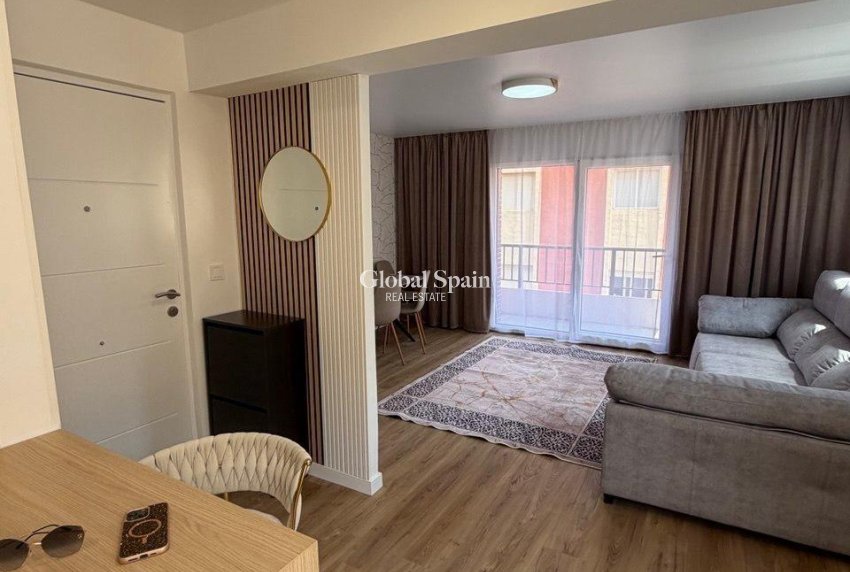 Revente - APPARTEMENT -
TORREVIEJA - Playa de los Locos