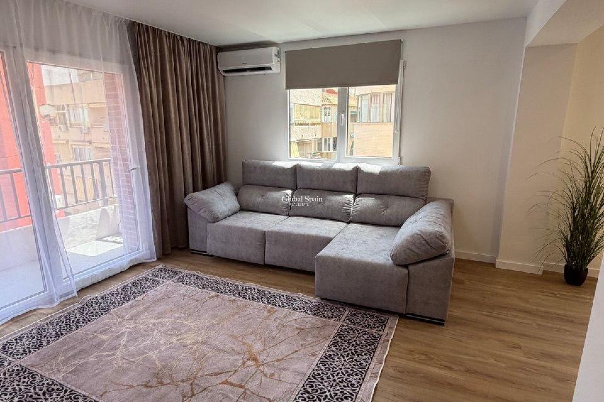 Revente - APPARTEMENT -
TORREVIEJA - Playa de los Locos