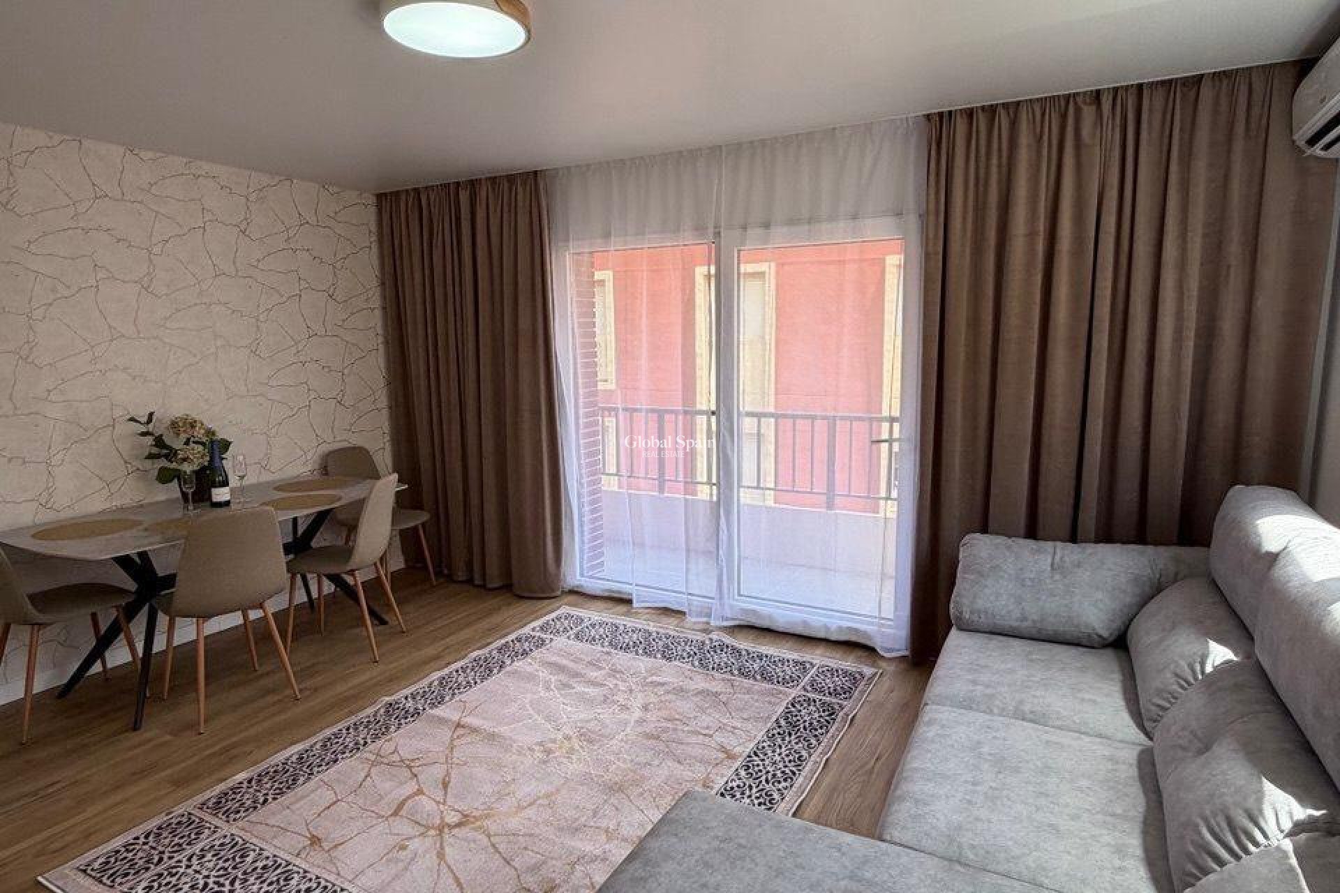 Revente - APPARTEMENT -
TORREVIEJA - Playa de los Locos