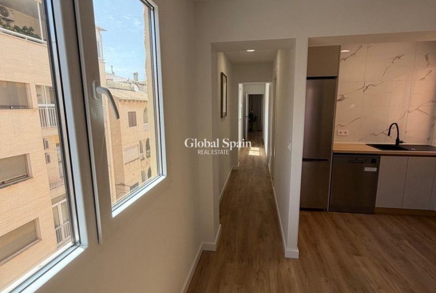 Revente - APPARTEMENT -
TORREVIEJA - Playa de los Locos