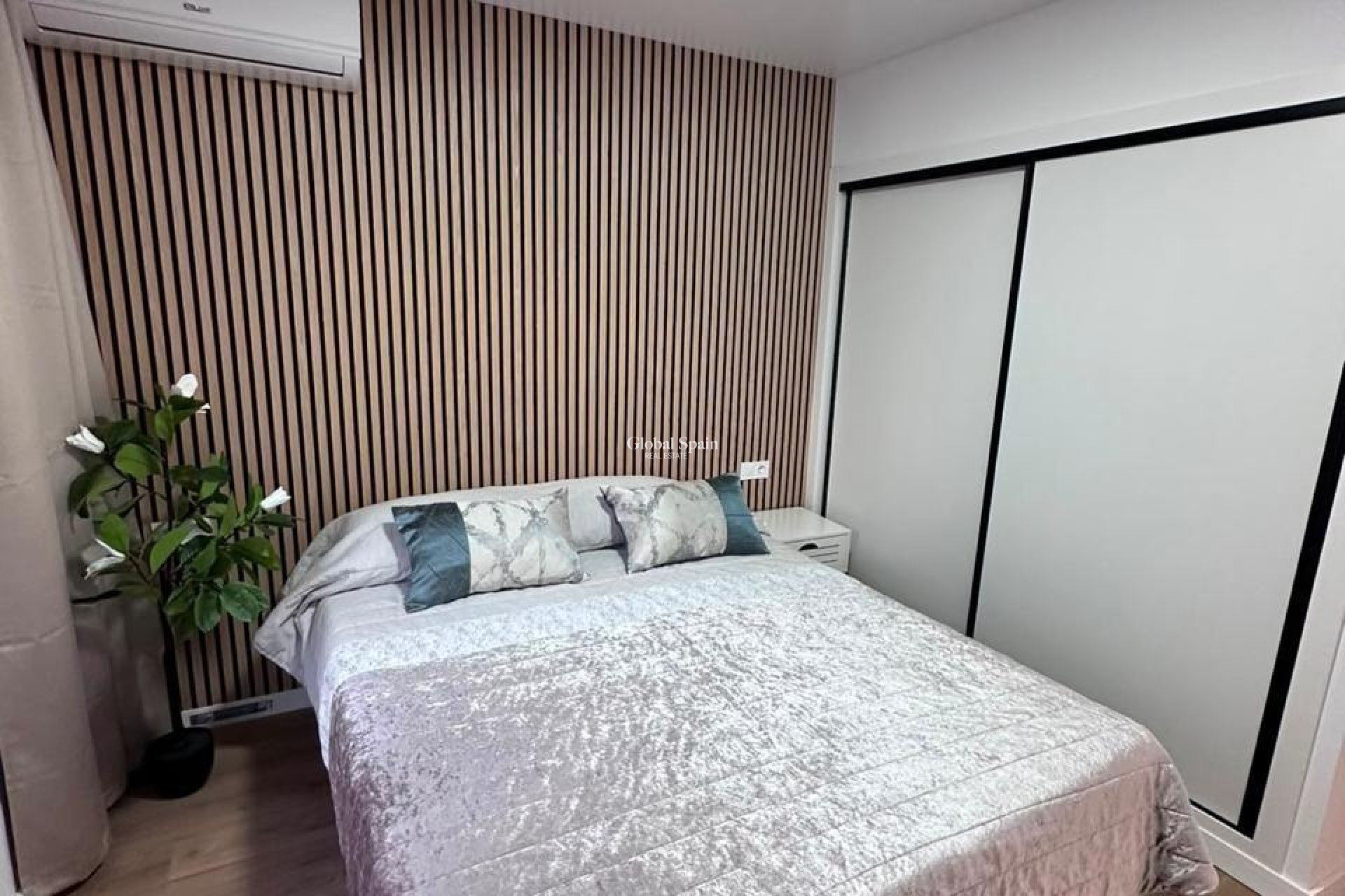 Revente - APPARTEMENT -
TORREVIEJA - Playa de los Locos