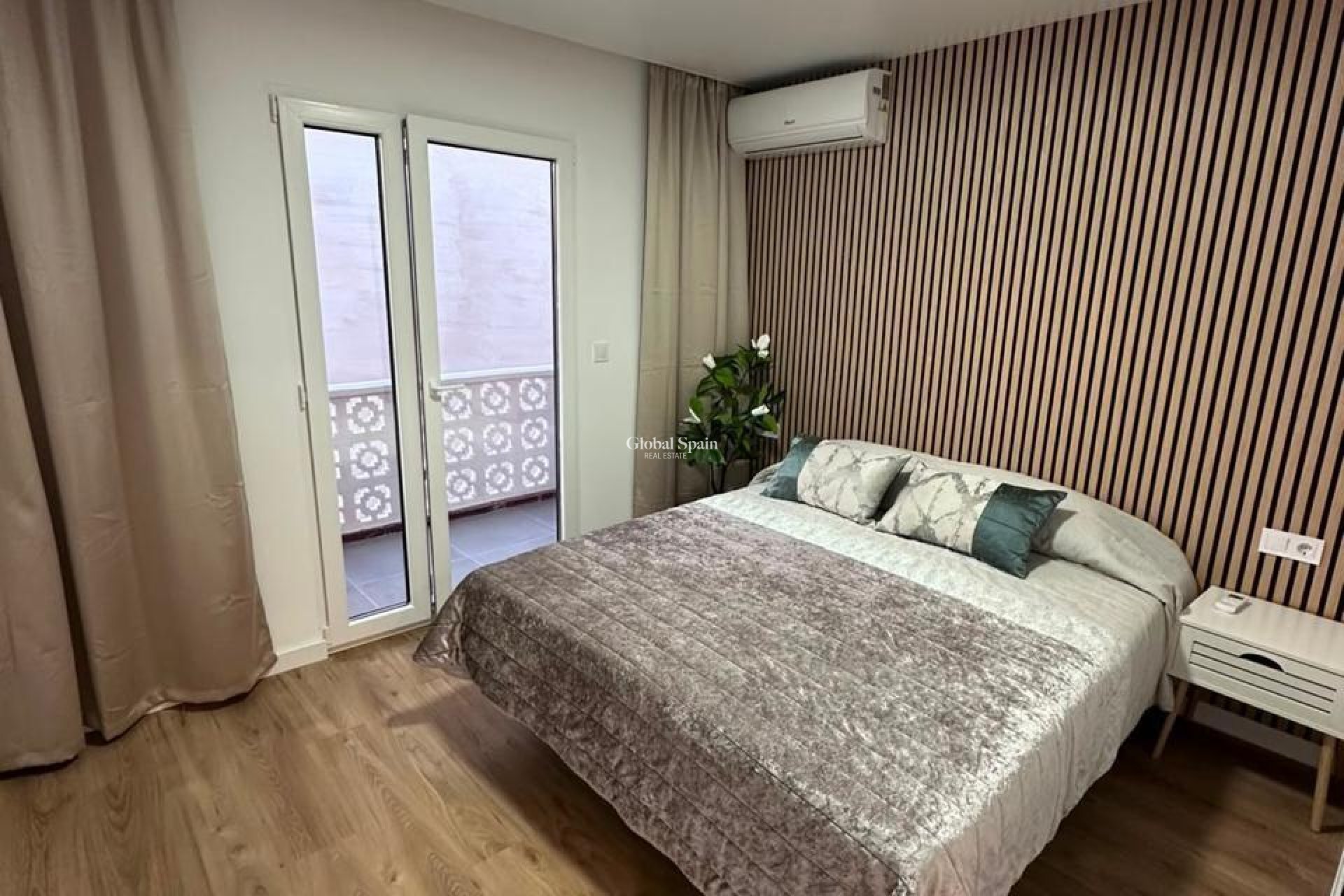 Revente - APPARTEMENT -
TORREVIEJA - Playa de los Locos