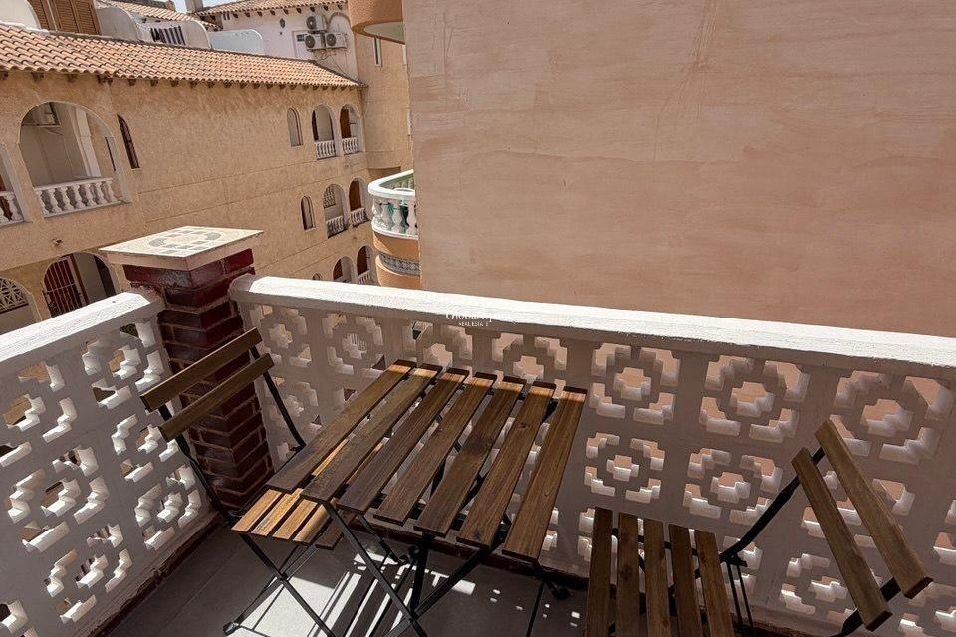 Revente - APPARTEMENT -
TORREVIEJA - Playa de los Locos