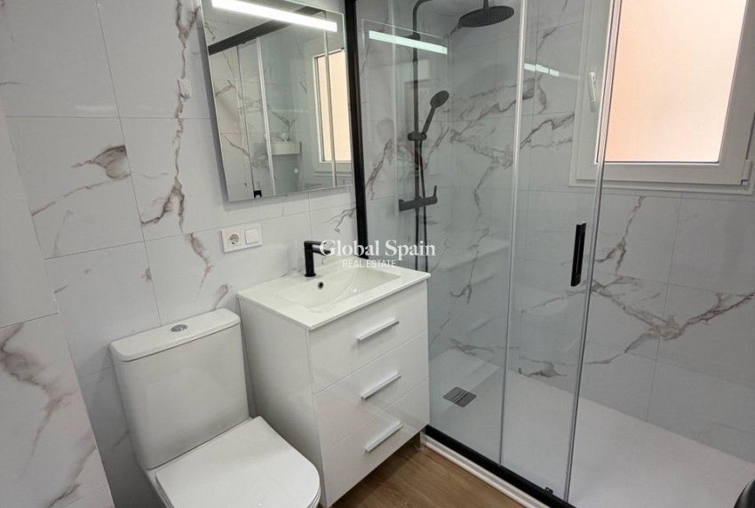 Revente - APPARTEMENT -
TORREVIEJA - Playa de los Locos