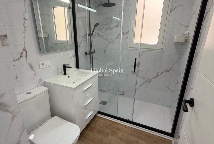 Revente - APPARTEMENT -
TORREVIEJA - Playa de los Locos