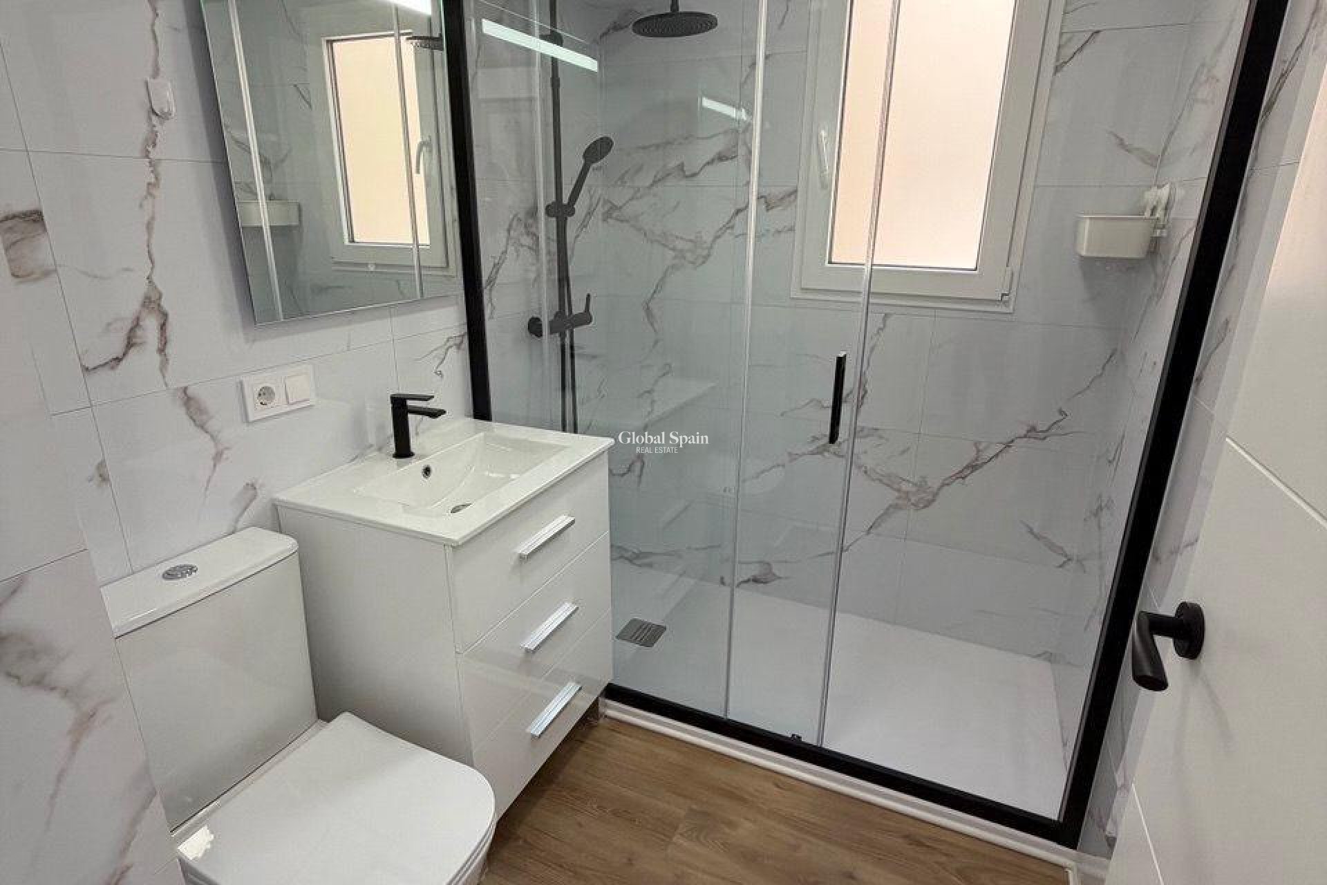 Revente - APPARTEMENT -
TORREVIEJA - Playa de los Locos