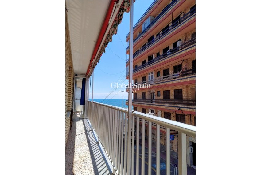 Revente - APPARTEMENT -
TORREVIEJA - Playa De Los Náufragos