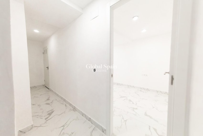 Revente - APPARTEMENT -
TORREVIEJA - Playa De Los Náufragos