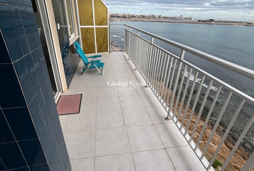 Revente - APPARTEMENT -
TORREVIEJA - Playa De Los Náufragos