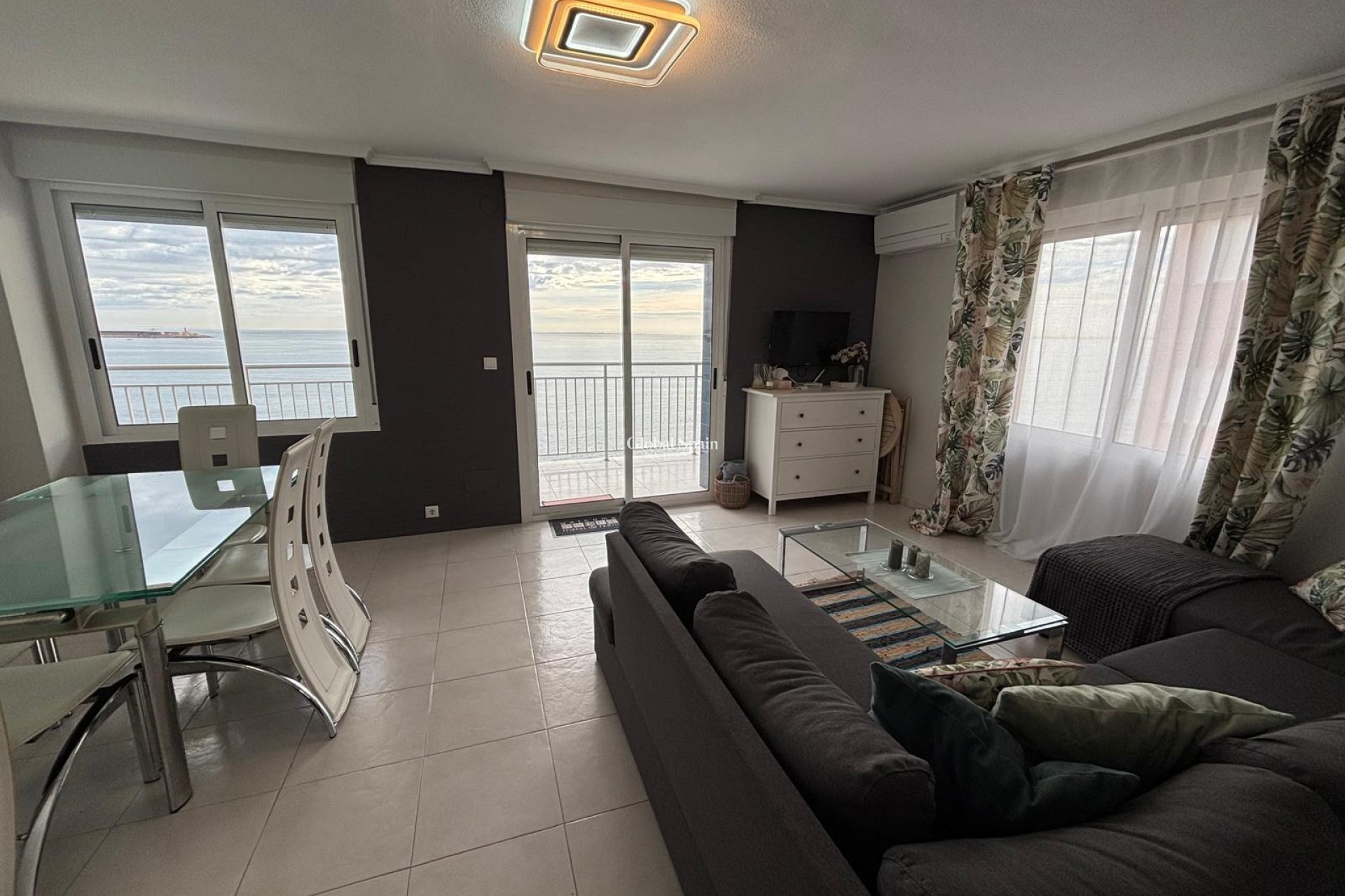 Revente - APPARTEMENT -
TORREVIEJA - Playa De Los Náufragos