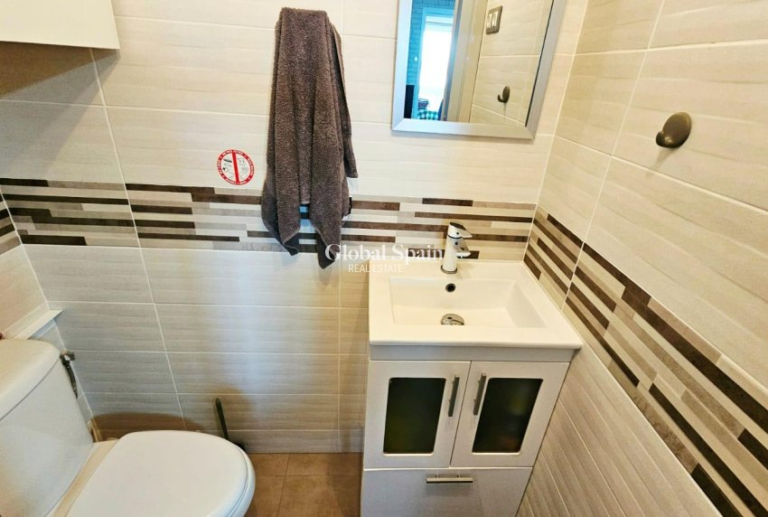 Revente - APPARTEMENT -
TORREVIEJA - Playa De Los Náufragos