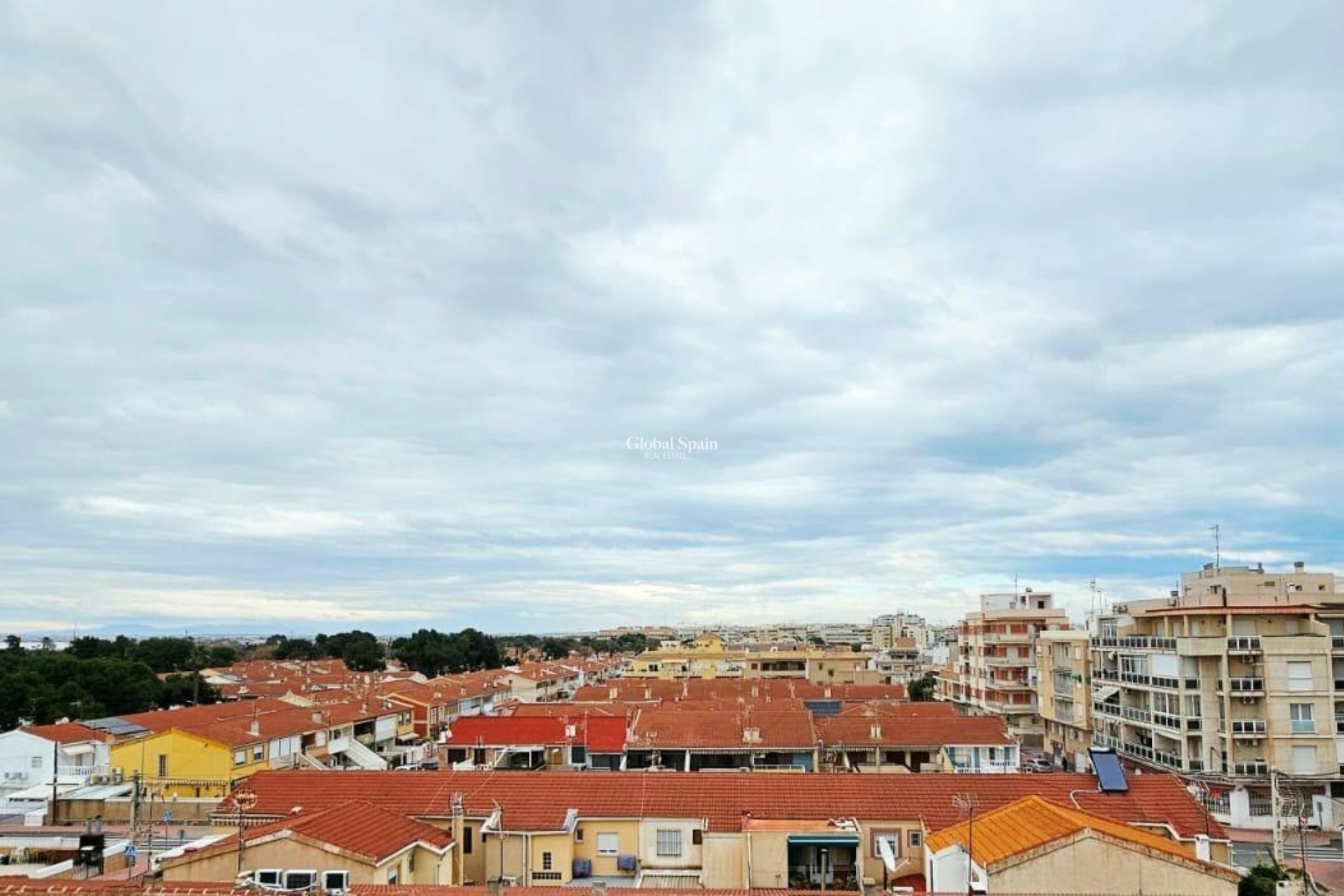 Revente - APPARTEMENT -
TORREVIEJA - Playa De Los Náufragos