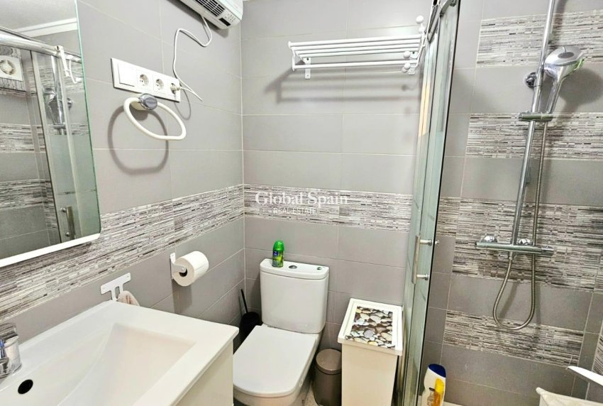 Revente - APPARTEMENT -
TORREVIEJA - Playa De Los Náufragos