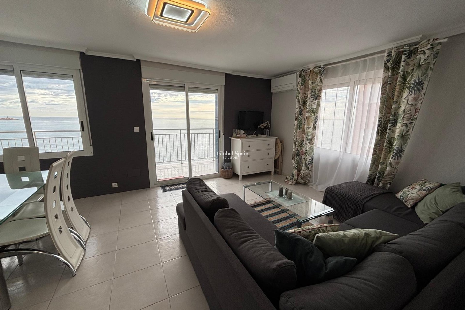 Revente - APPARTEMENT -
TORREVIEJA - Playa De Los Náufragos
