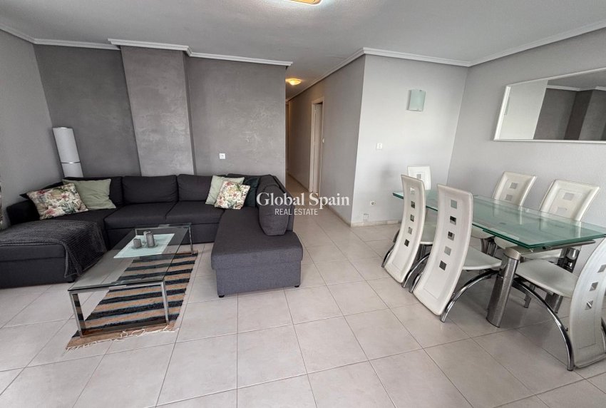 Revente - APPARTEMENT -
TORREVIEJA - Playa De Los Náufragos
