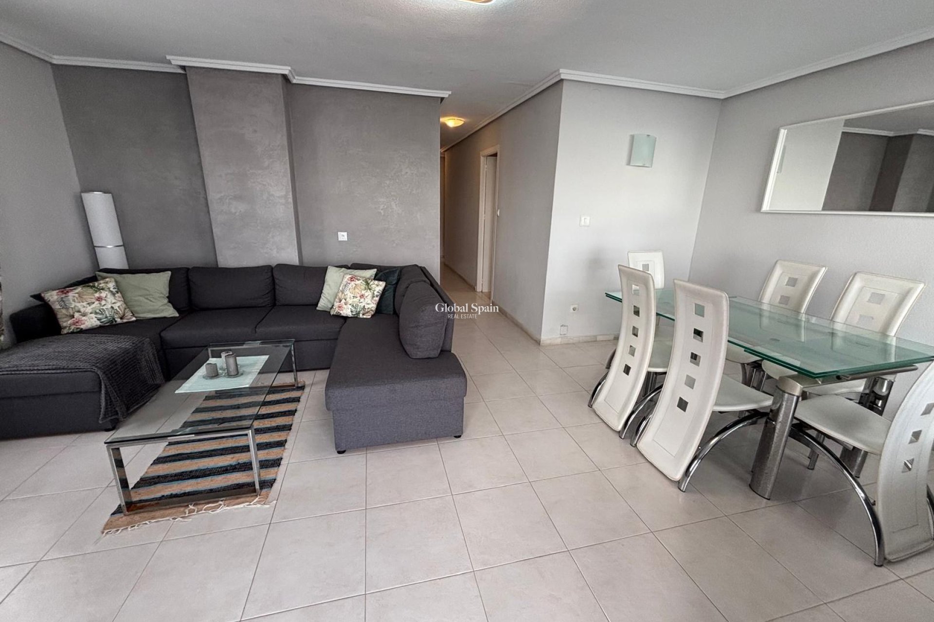 Revente - APPARTEMENT -
TORREVIEJA - Playa De Los Náufragos