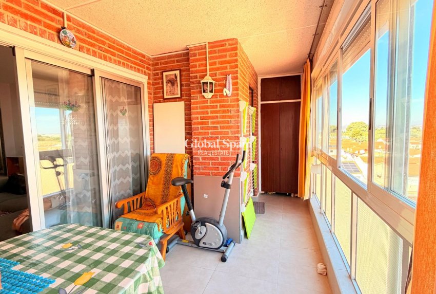 Revente - APPARTEMENT -
TORREVIEJA - Playa De Los Náufragos