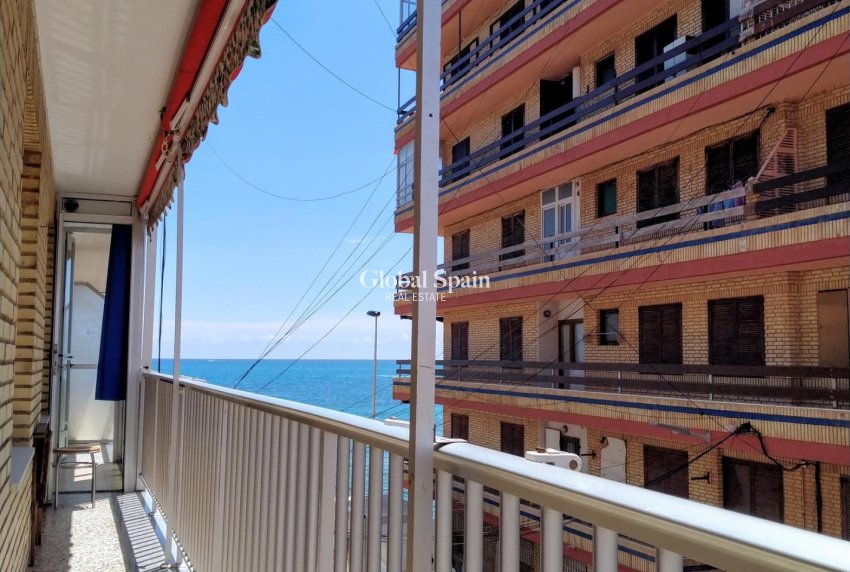 Revente - APPARTEMENT -
TORREVIEJA - Playa De Los Náufragos