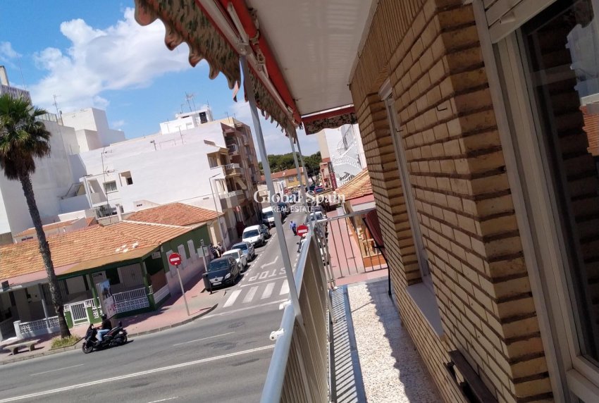 Revente - APPARTEMENT -
TORREVIEJA - Playa De Los Náufragos