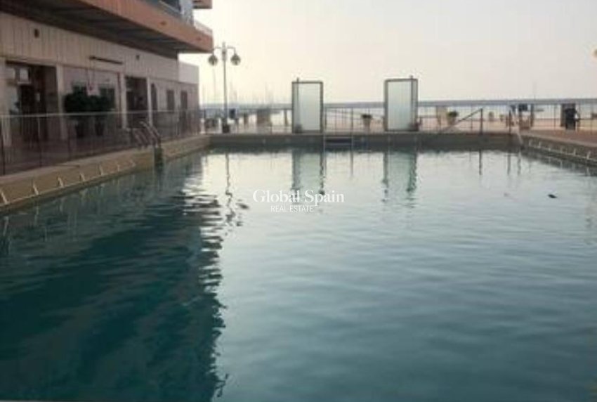 Revente - APPARTEMENT -
TORREVIEJA - Playa De Los Náufragos