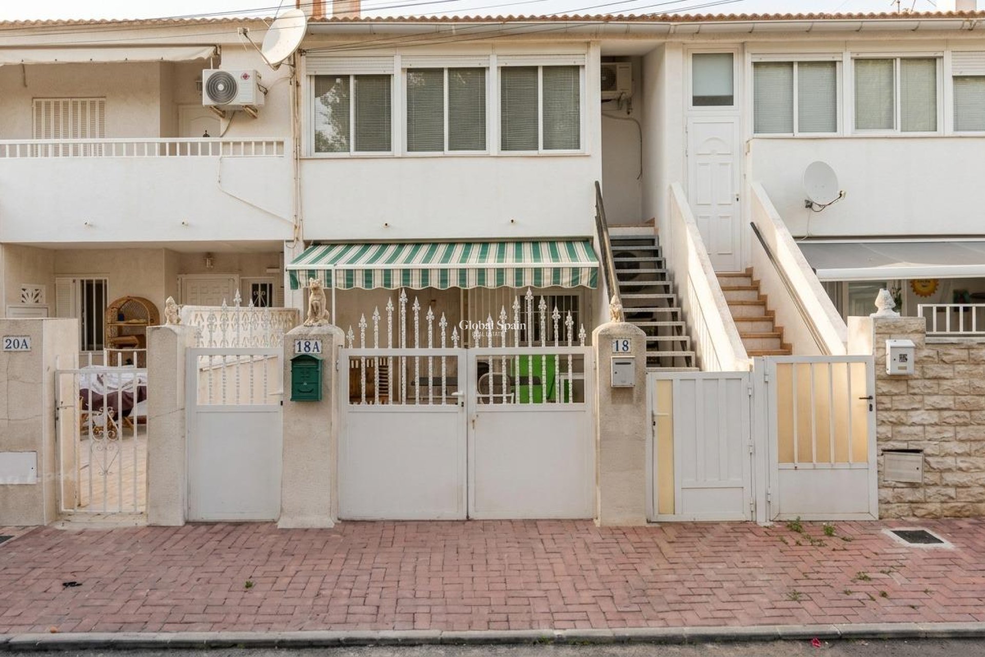 Revente - APPARTEMENT -
TORREVIEJA - Playa de los Naufragos