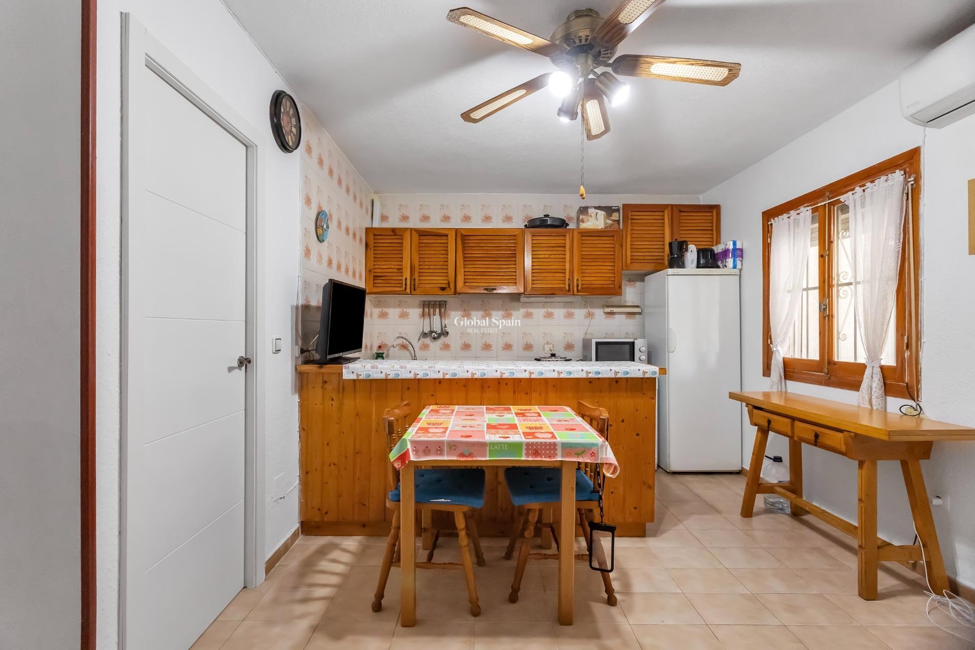 Revente - APPARTEMENT -
TORREVIEJA - Playa de los Naufragos
