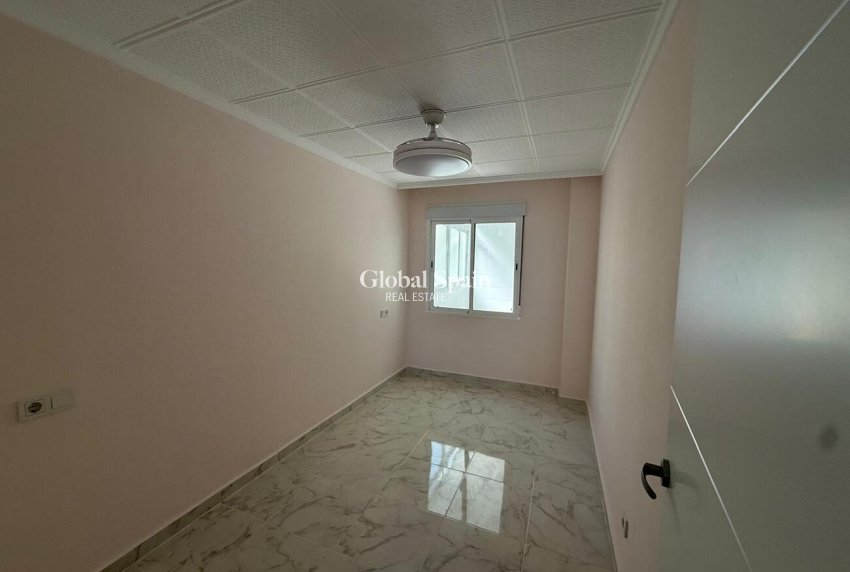 Revente - APPARTEMENT -
TORREVIEJA - Playa del Acequión