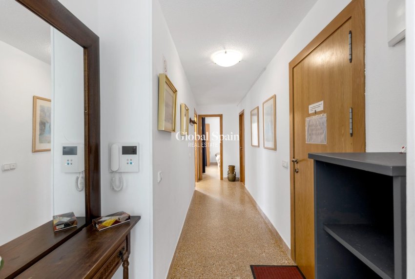 Revente - APPARTEMENT -
TORREVIEJA - Playa del cura