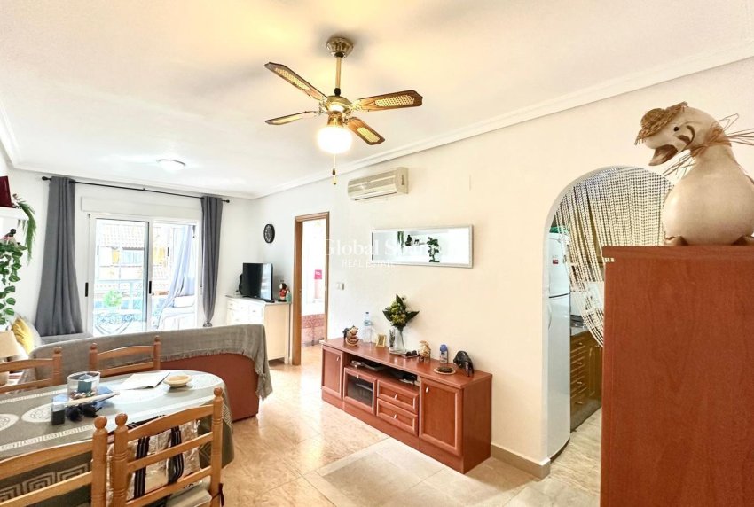 Revente - APPARTEMENT -
TORREVIEJA - Playa del Cura