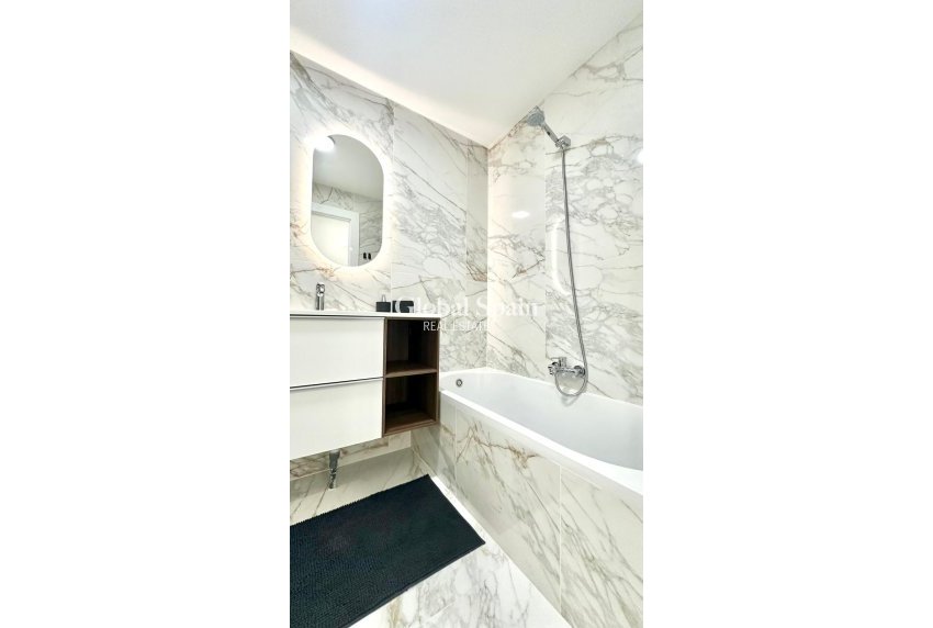 Revente - APPARTEMENT -
TORREVIEJA - Playa del Cura