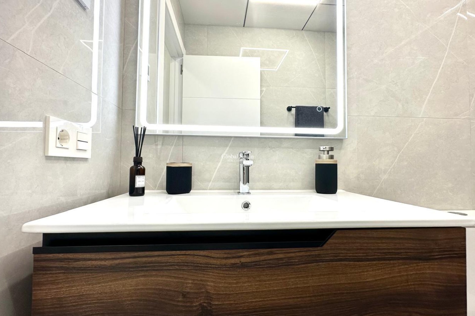 Revente - APPARTEMENT -
TORREVIEJA - Playa del Cura