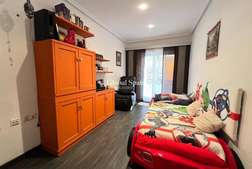 Revente - APPARTEMENT -
TORREVIEJA - Playa del Cura