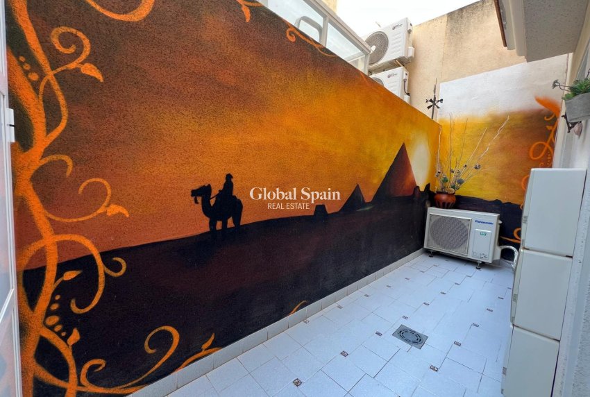 Revente - APPARTEMENT -
TORREVIEJA - Playa del Cura