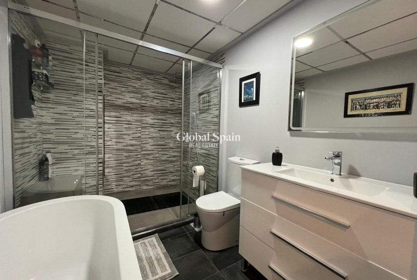 Revente - APPARTEMENT -
TORREVIEJA - Playa del Cura